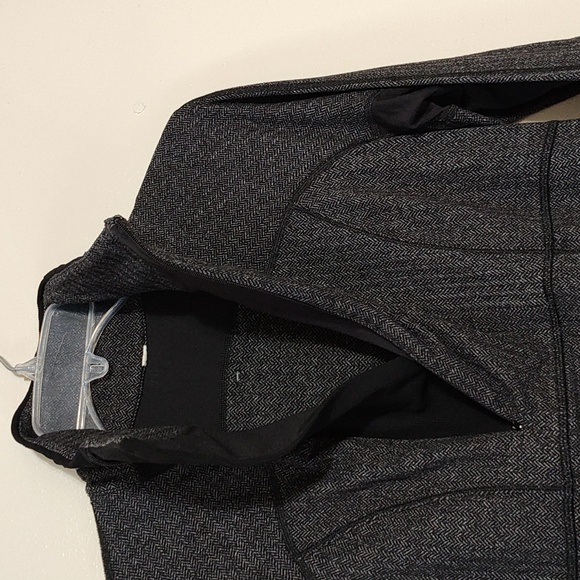 Lululemon Base Runner Half Zip size 10 - Picture 14 of 15